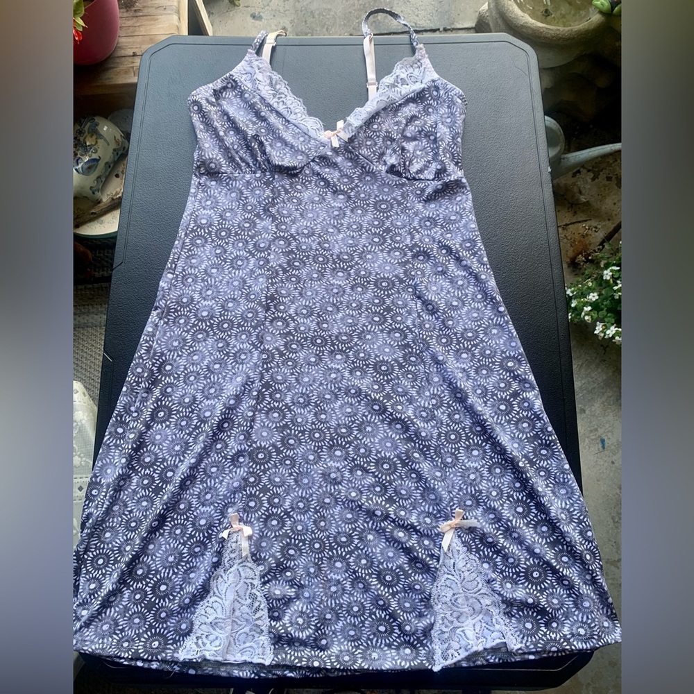 NWOT Rene Rofe Chemise Nightgown With Lace and Bow Accents Free Robe Included S